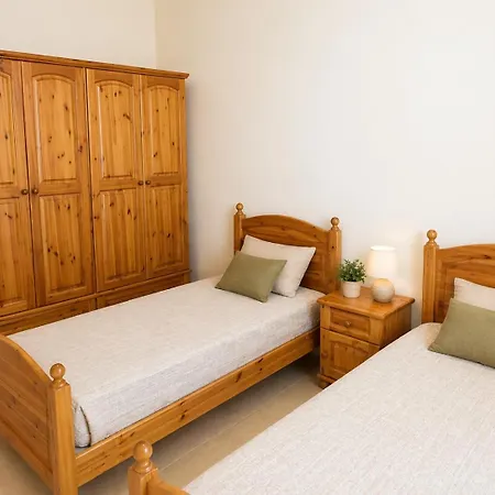 Modern 2 Bedroom With Balcony Near The Sea Appartement *